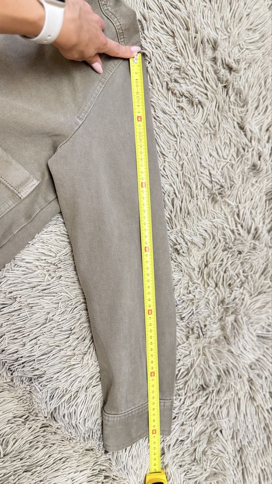 Джинсова куртка S-М, кольору хакі, H&M