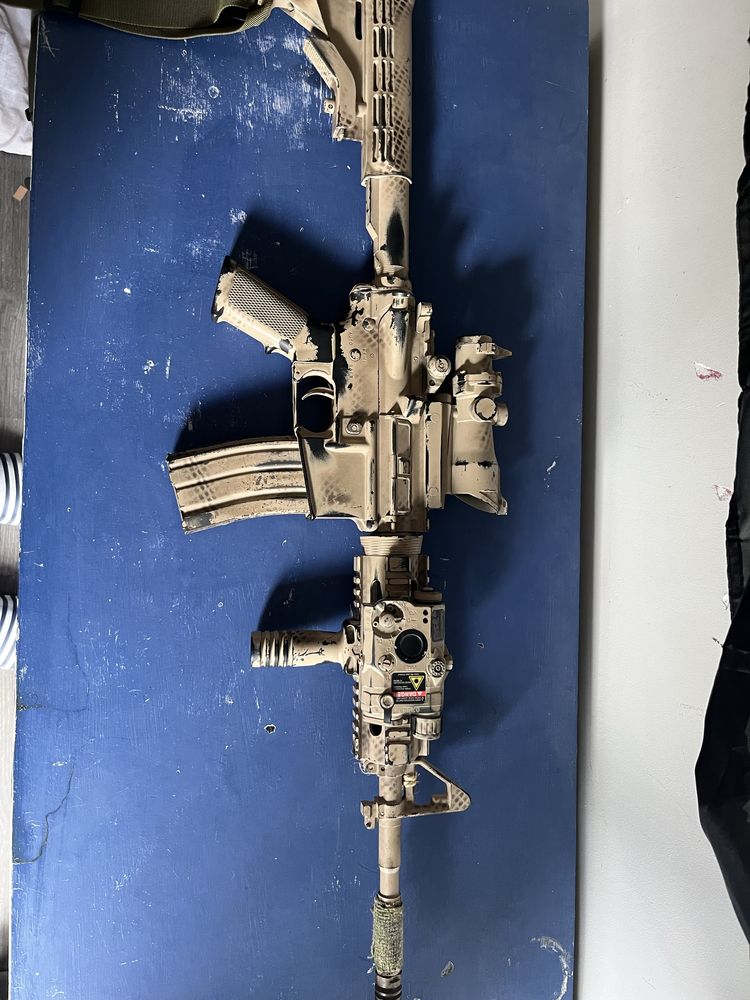 Airsoft M4A1 com acessórios – Burst Mode