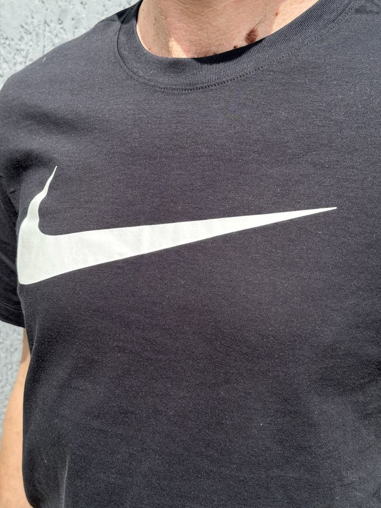 Оригінал Футболка Nike Tee Icon Swoosh DX1983-010 Футболка Найк