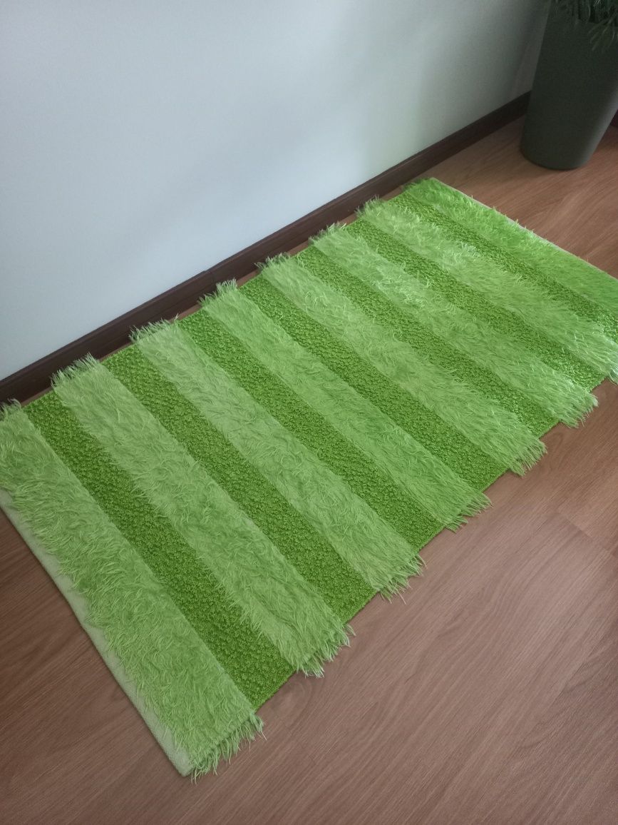 Tapetes de quarto verde claro