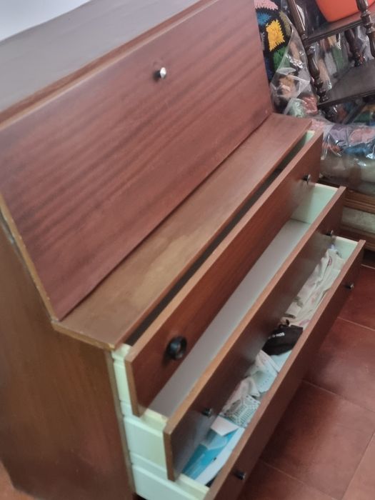 Cómoda Antiga em Madeira