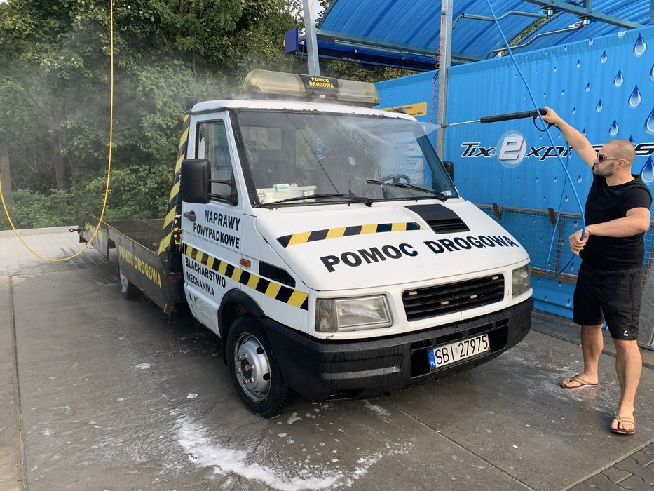 Rezerwacja Pomoc drogowa Laweta Iveco 35 8 hak mocna rama