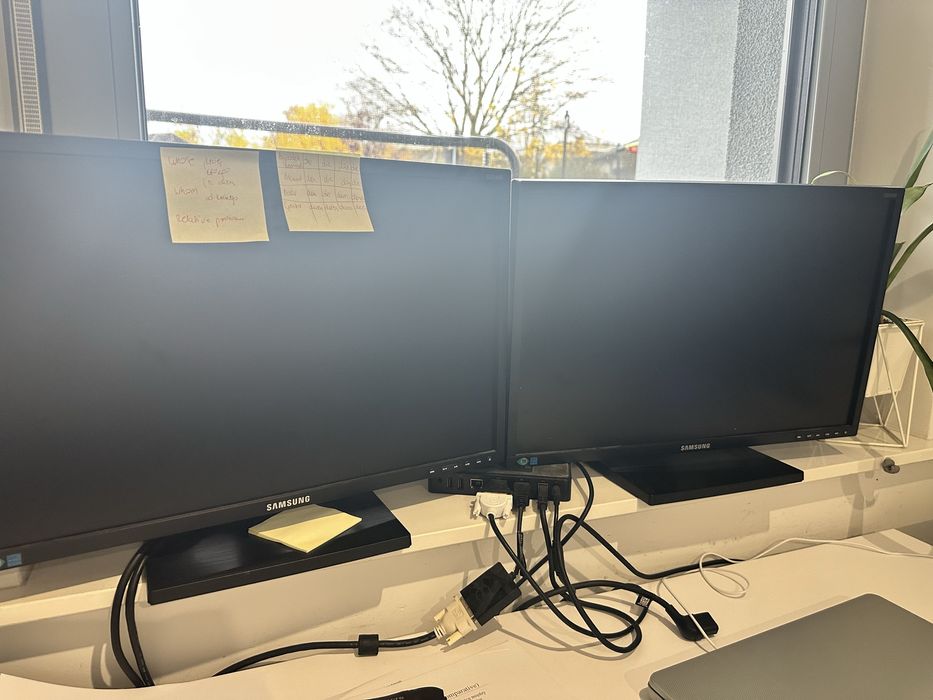 Dwa w super stanie sprawne monitory Samsung LS22E45KMWV/s22e450/