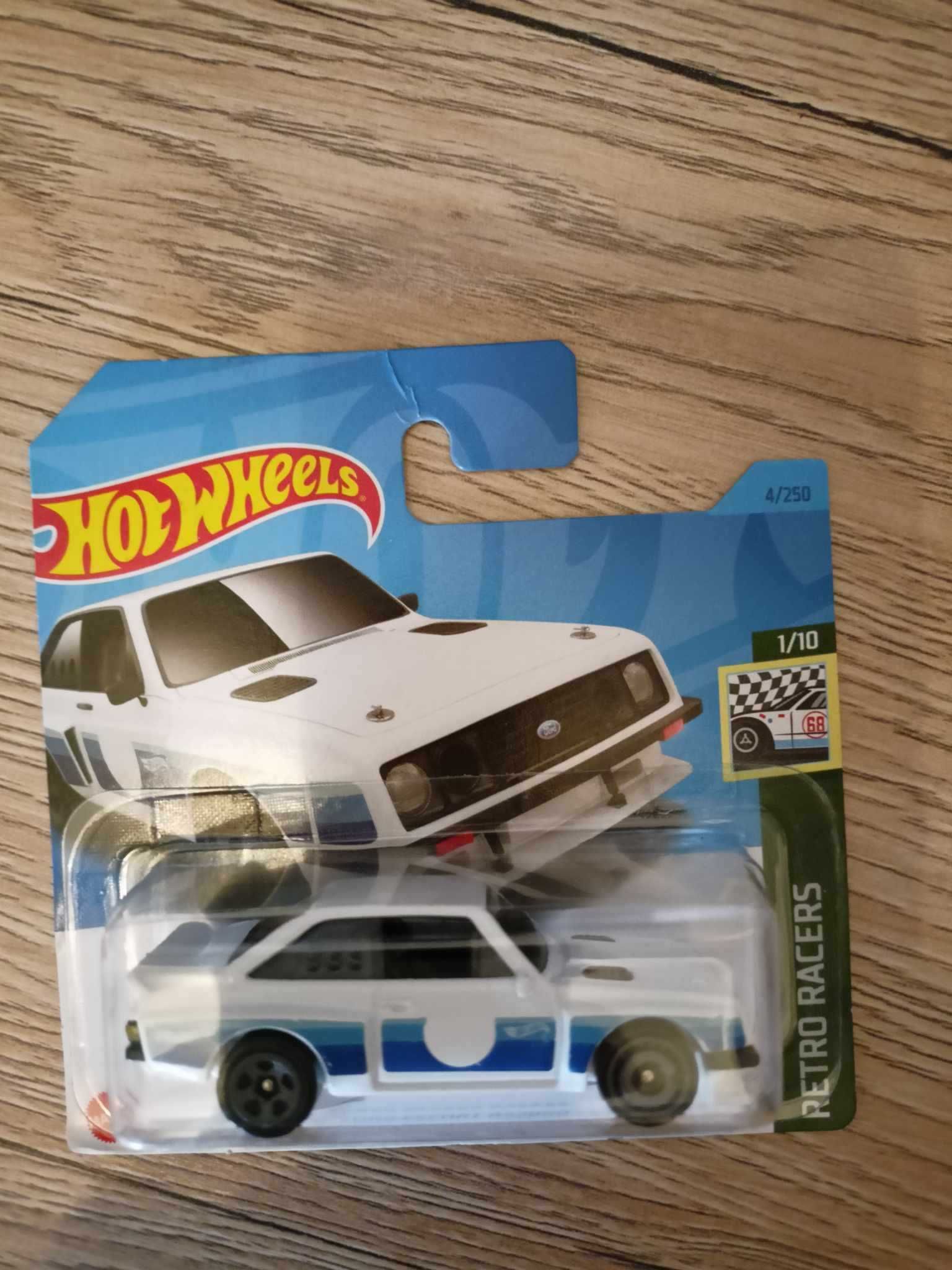 Auto hot wheels retro racers 4/250