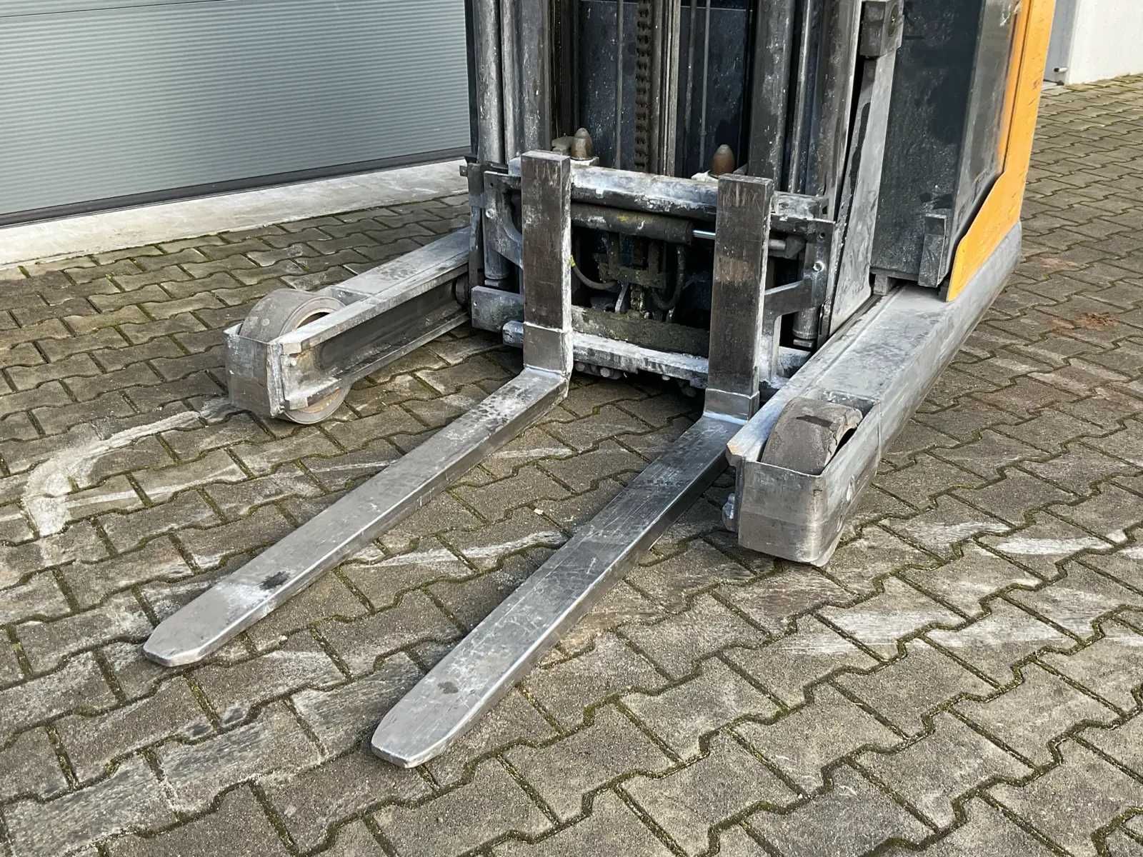 Wózek widłowy elektryczny, wysokiego podnoszenia 7m, udźwig 2 tony
