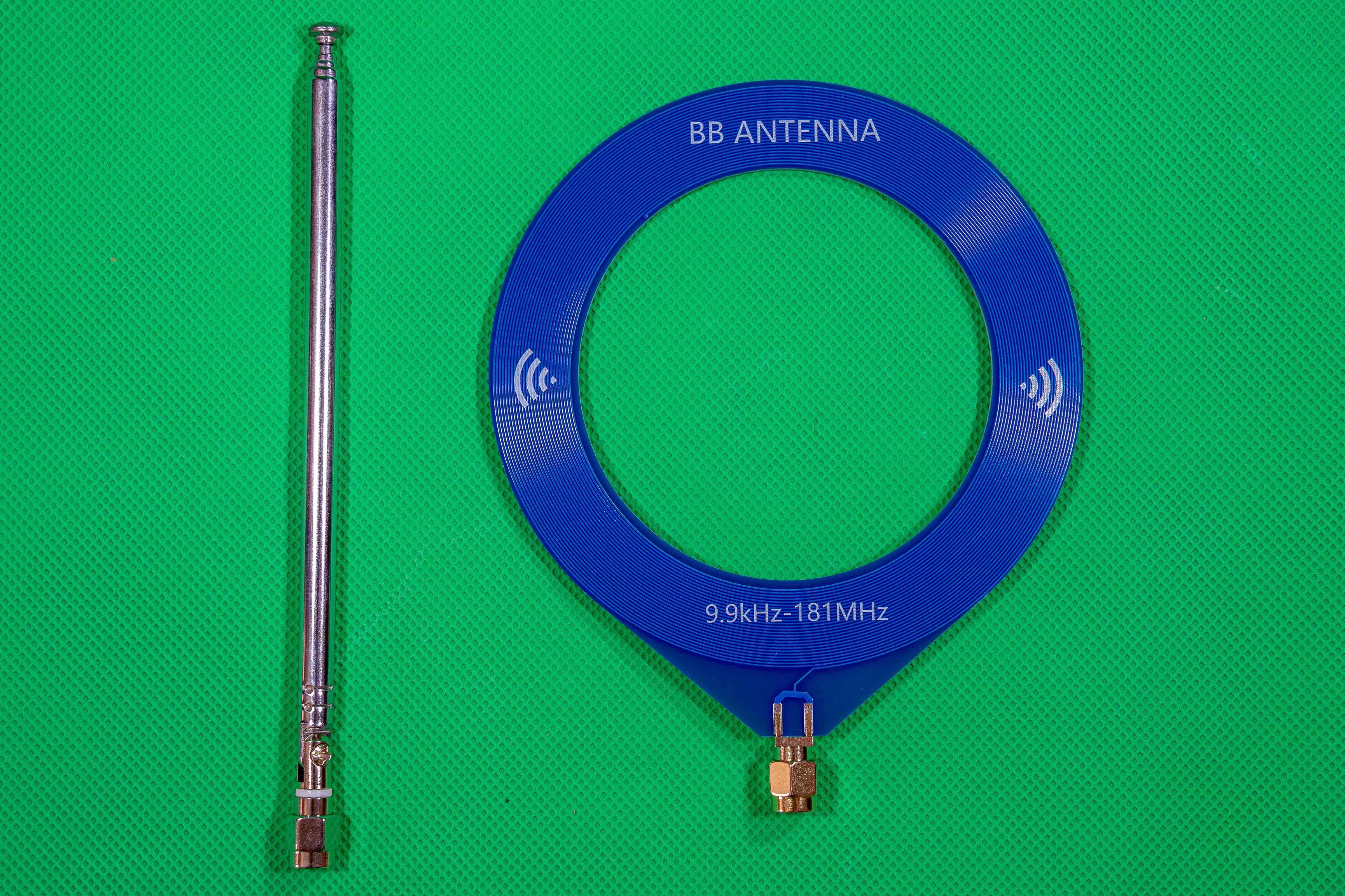 Recetor de radio multifrequencias novo na caixa.