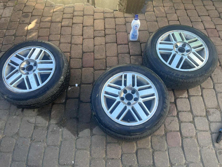 Alufelgi z oponami r16. 4 szt.
