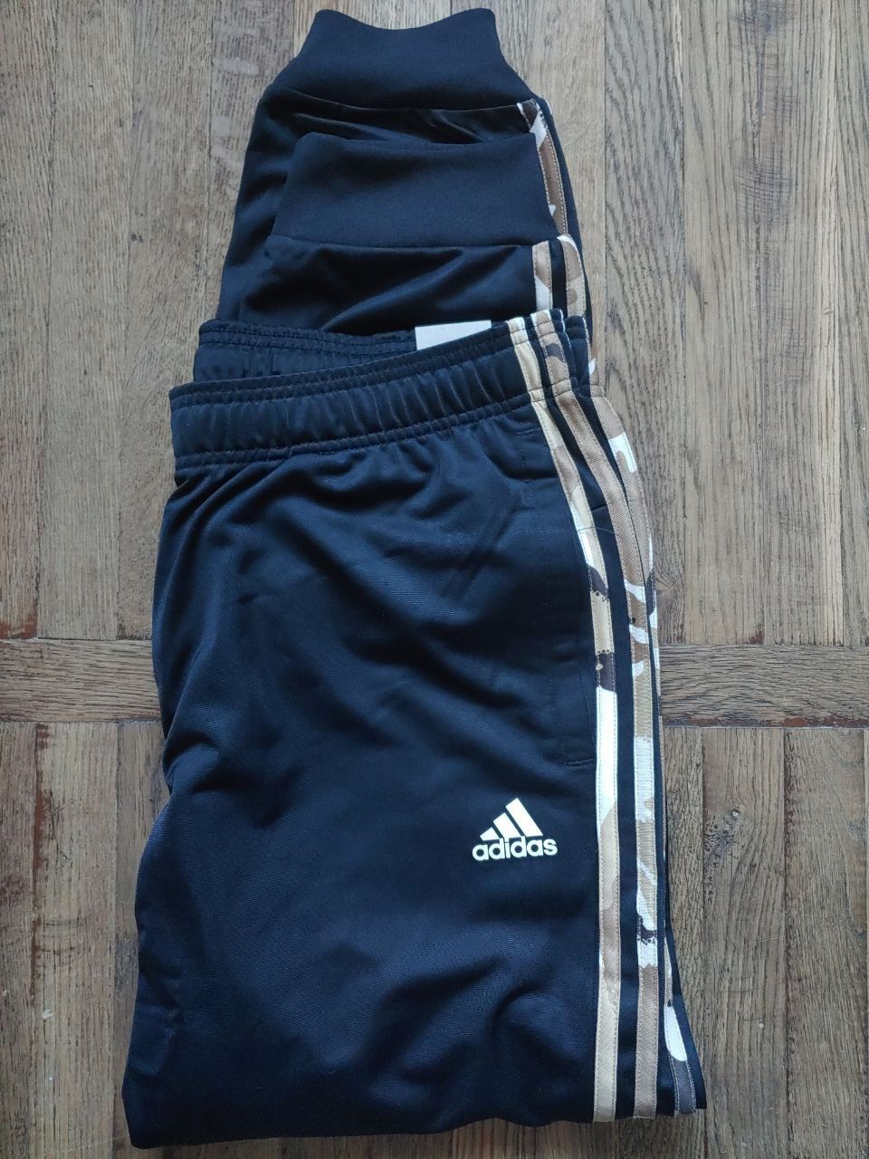 Спортивные штаны Adidas Camo 3 Stripes новые оригинал