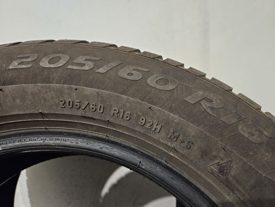 opony zimowe Pirelli Sottozero 3 Winter 205/60 R 16 H prod. 2023r
