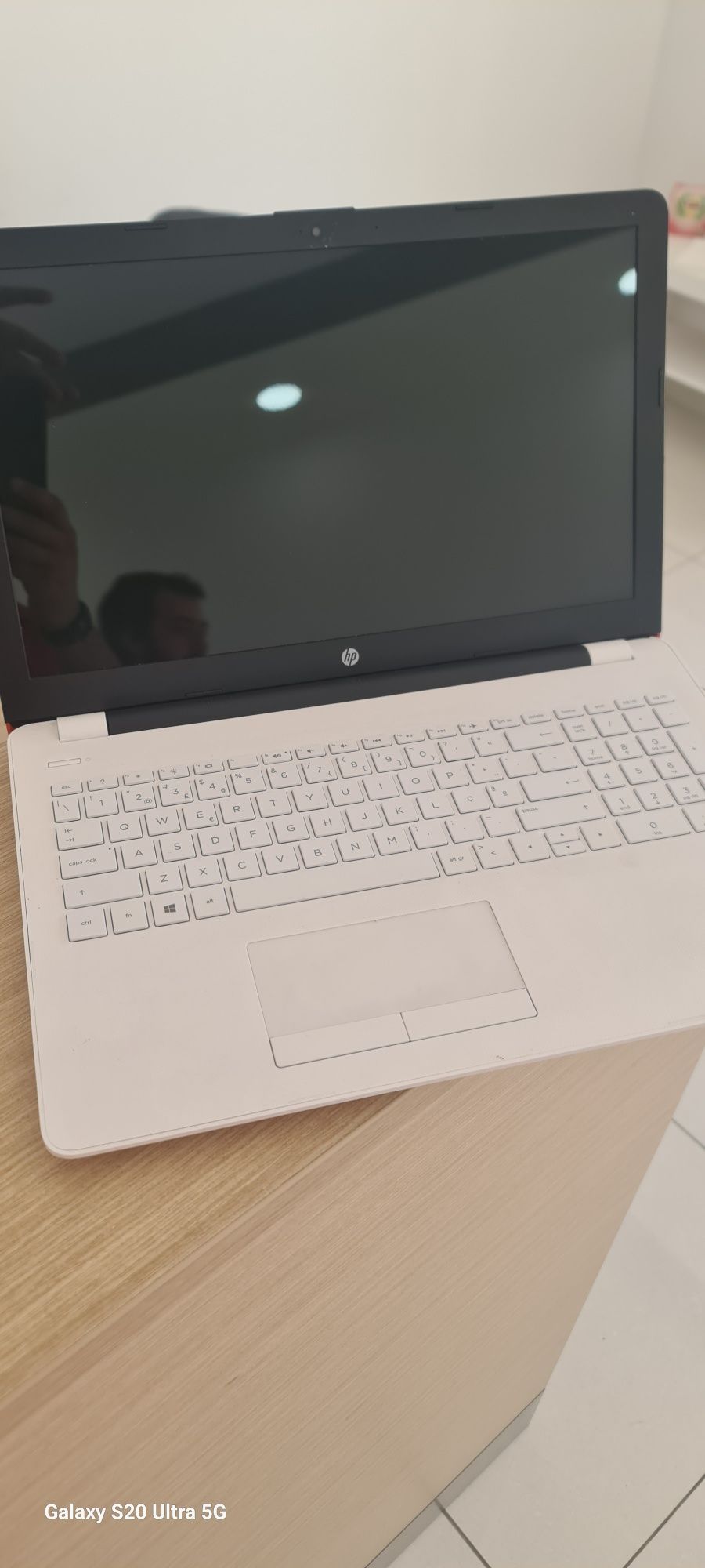 Portatil HP - 15-bs000np