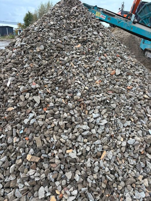 Gruz recyklingowy betonowy 80% , piasek, beton, granit,
