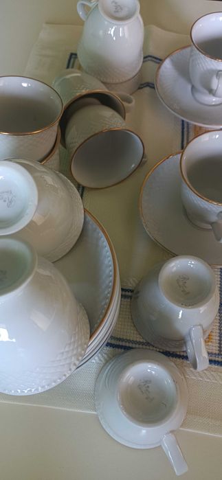 8 chávenas de café, com pires, "Royal China"