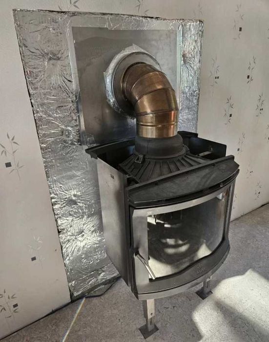 Чугунная каминная топка Jotul
Чавунна камінна топка Jotul