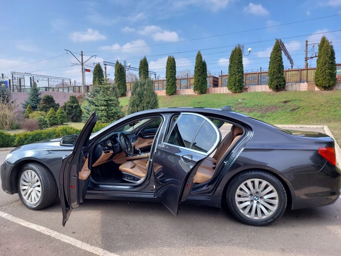 Продам BMW- 740 f 01 Бмв
