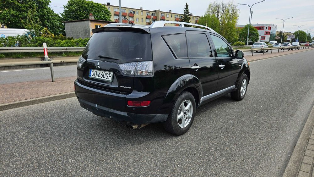 Mitsubishi Outlander 2.0D / Polski salon / 4x4 / 7-Osobowy / Xenony