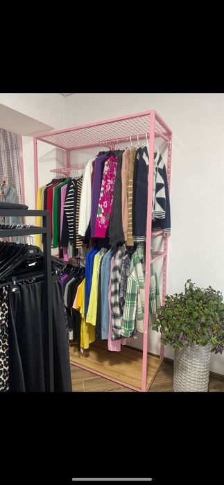 Торгове обладнання для магазину одягу