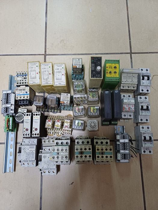 Styczniki przekazniki wyłączniki złączki