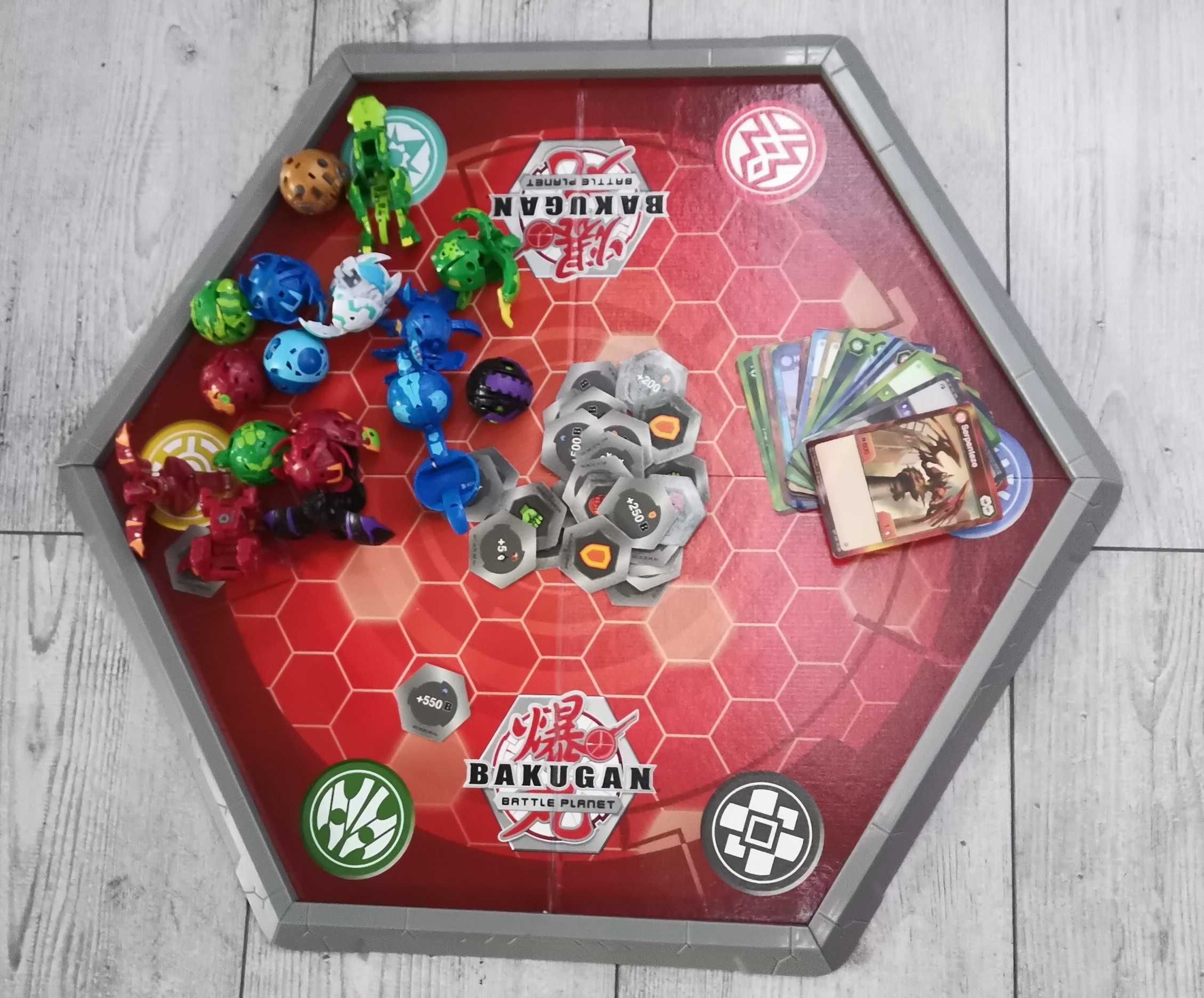 BAKUGAN zestaw bakugany tarczki karty gra