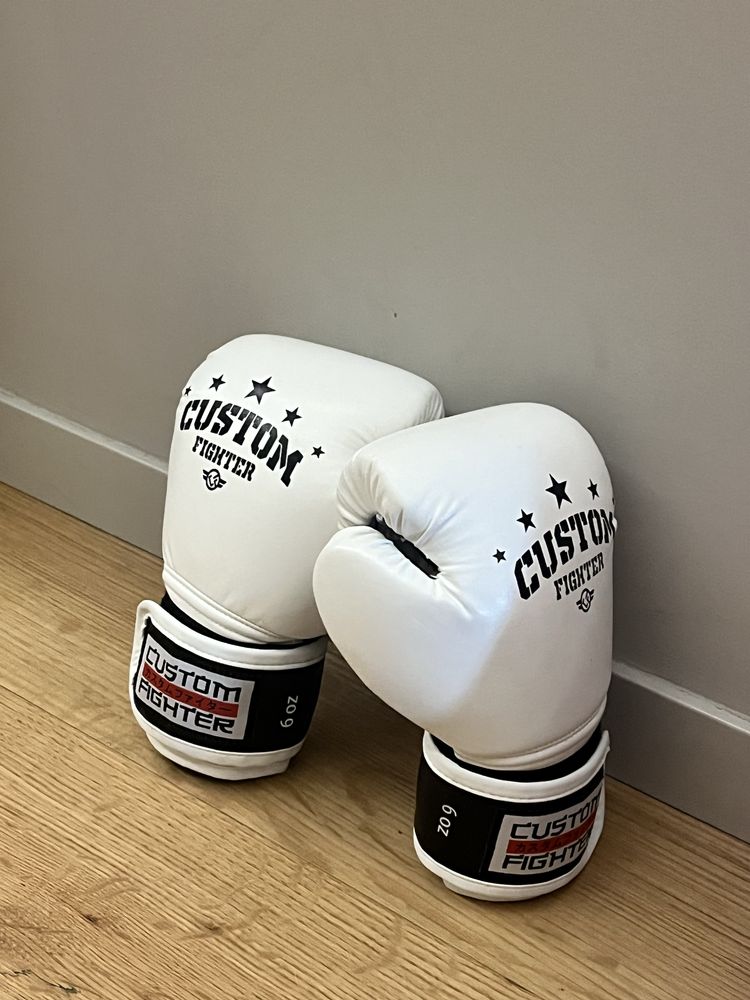Luvas karate como novas devido a serem muito pouco utilizadas