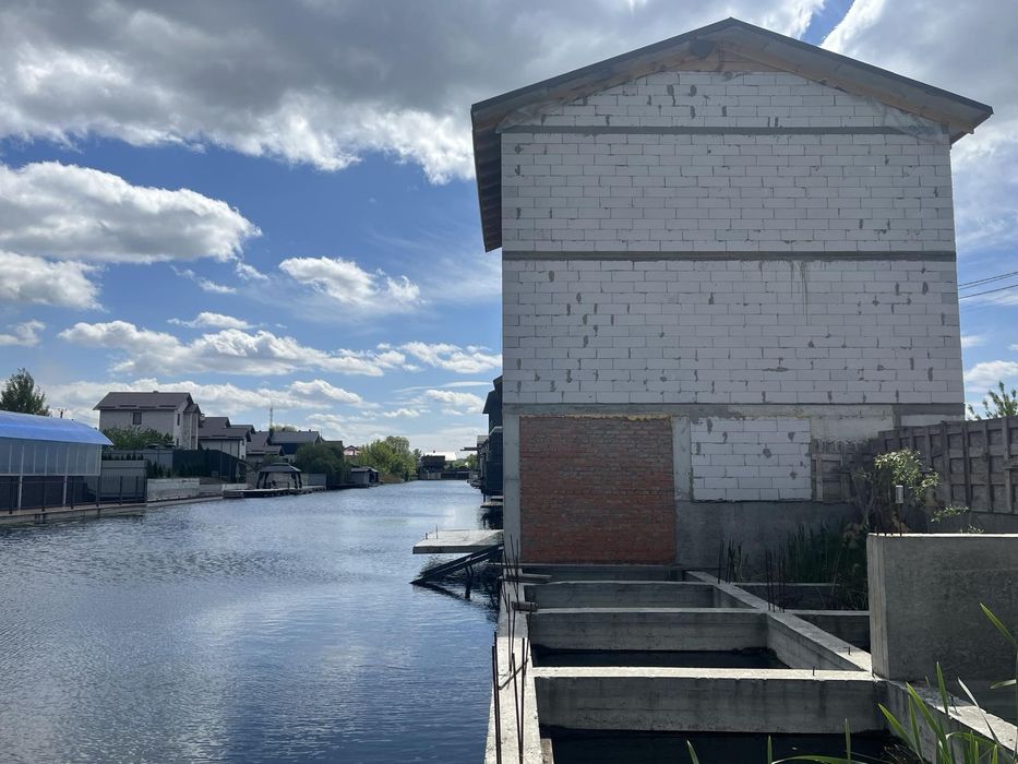 Берегова лінія під забудову
Ділянка біля Стугни, Таценки