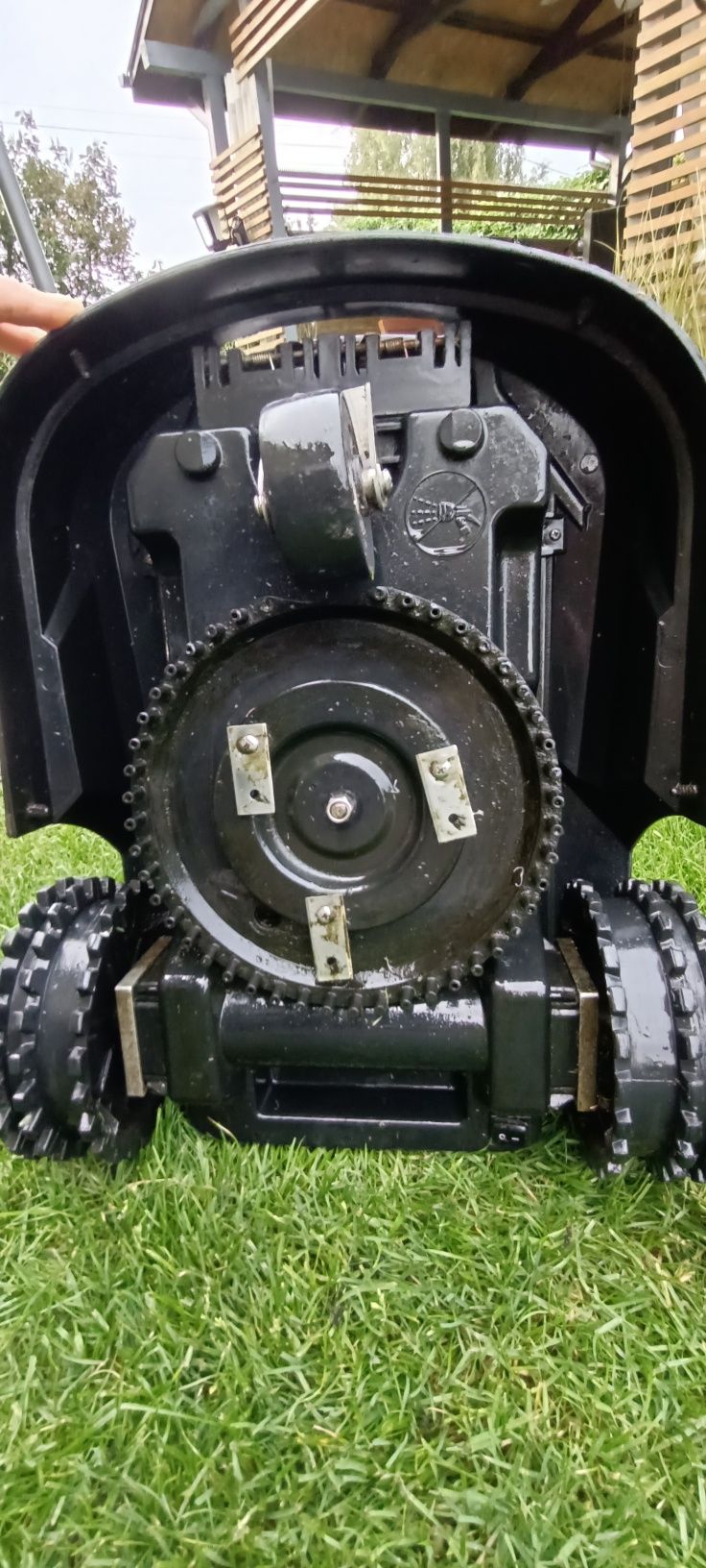 Robot koszący Devvis na 800m2