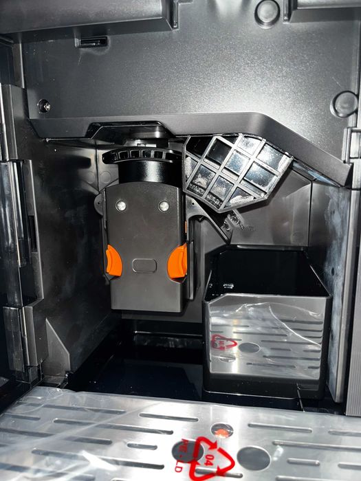 Ekspres do kawy Grundig KVA6230 – 19 bar, ekran dotykowy, Młynek