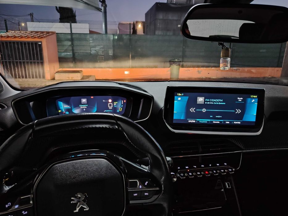 Peugeot e 208, garantia baterias 8 anos ou 160 000 km