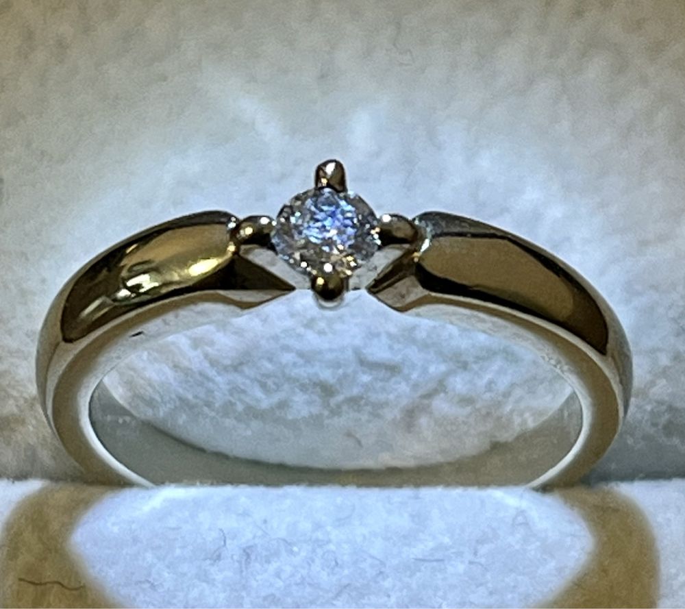 Золотое кольцо 585 с бриллиантом, р. 16,5