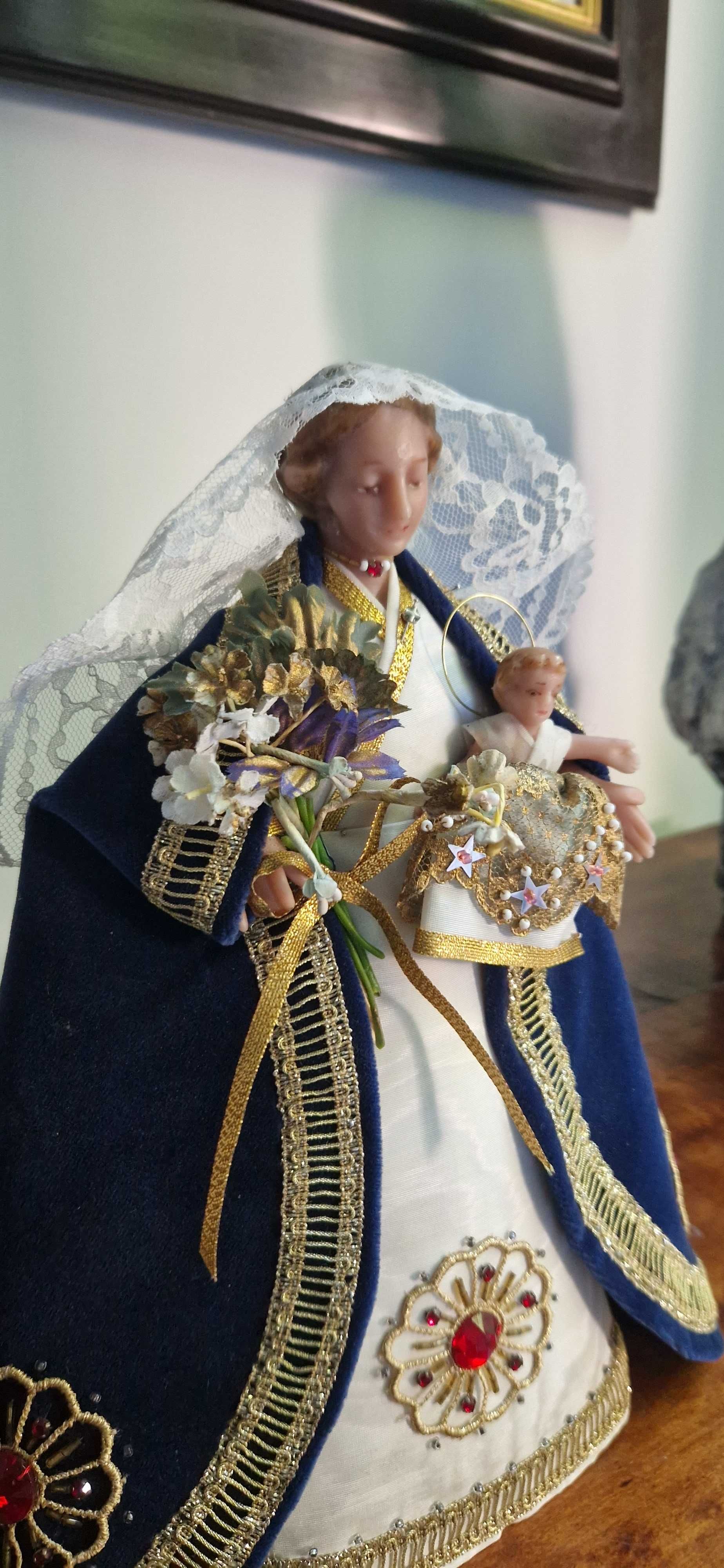 Figura woskowa Madonna z Jezusem Matka Boska dewocjonalia rzeźba antyk