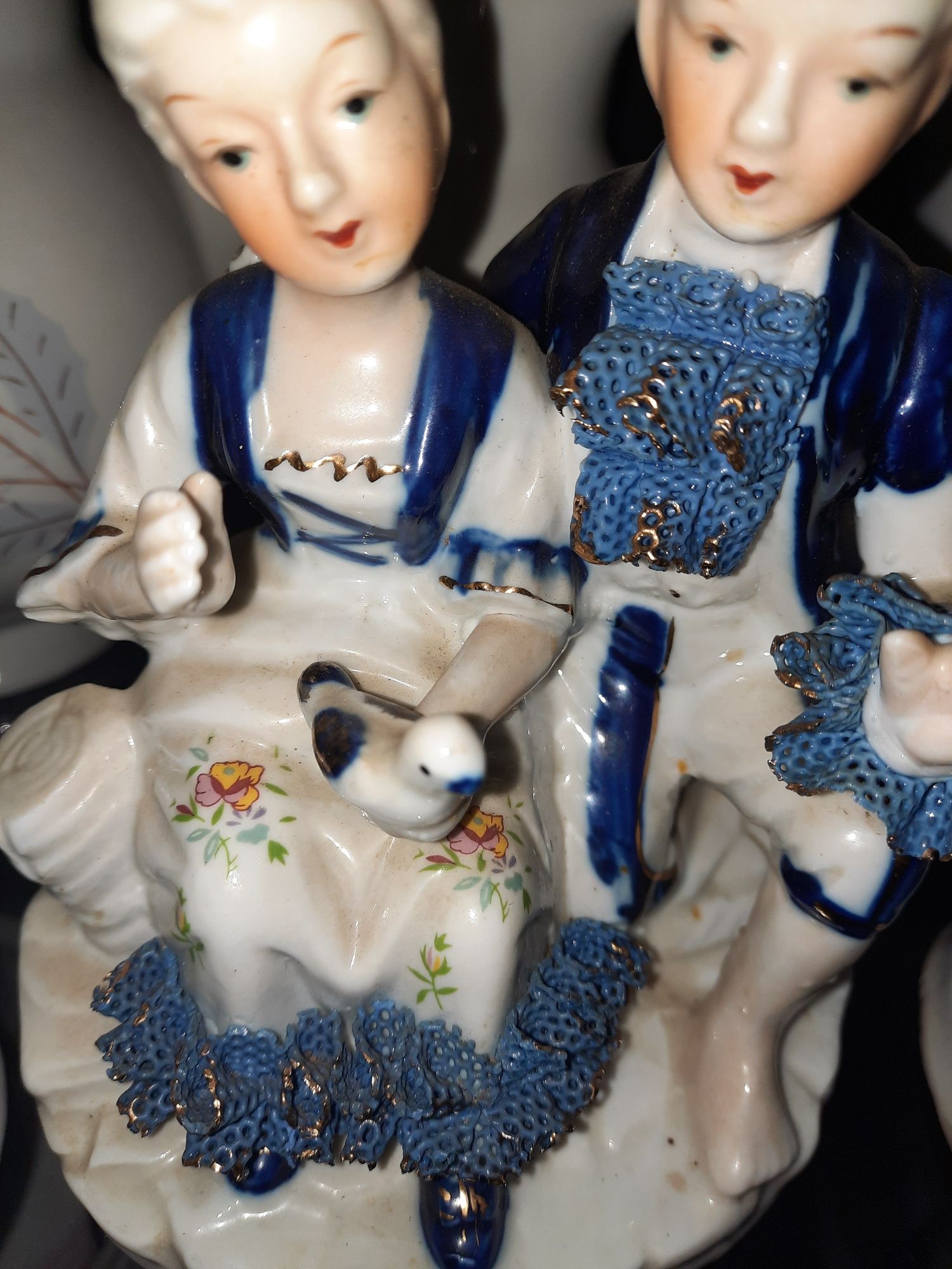 Dwie porcelanowe figurki
