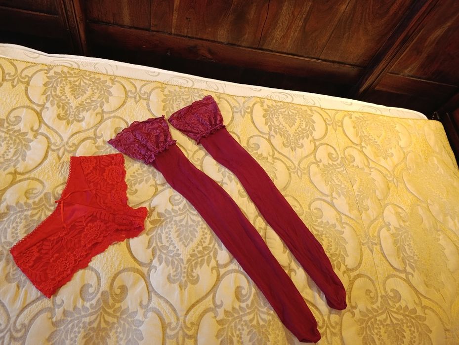 Bordowe pończochy plus majteczki figi czerwone