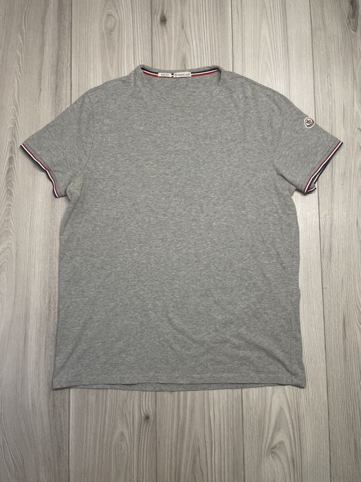 Koszulka basic Moncler z patką na ramieniu