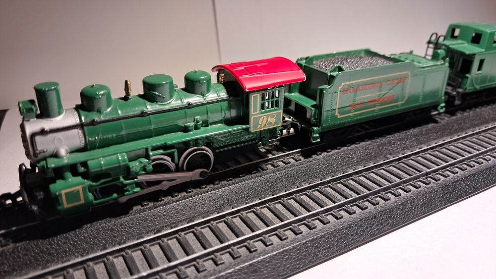 Parowóz Maisto z weglarką oraz wagonem pocztowym 1:131