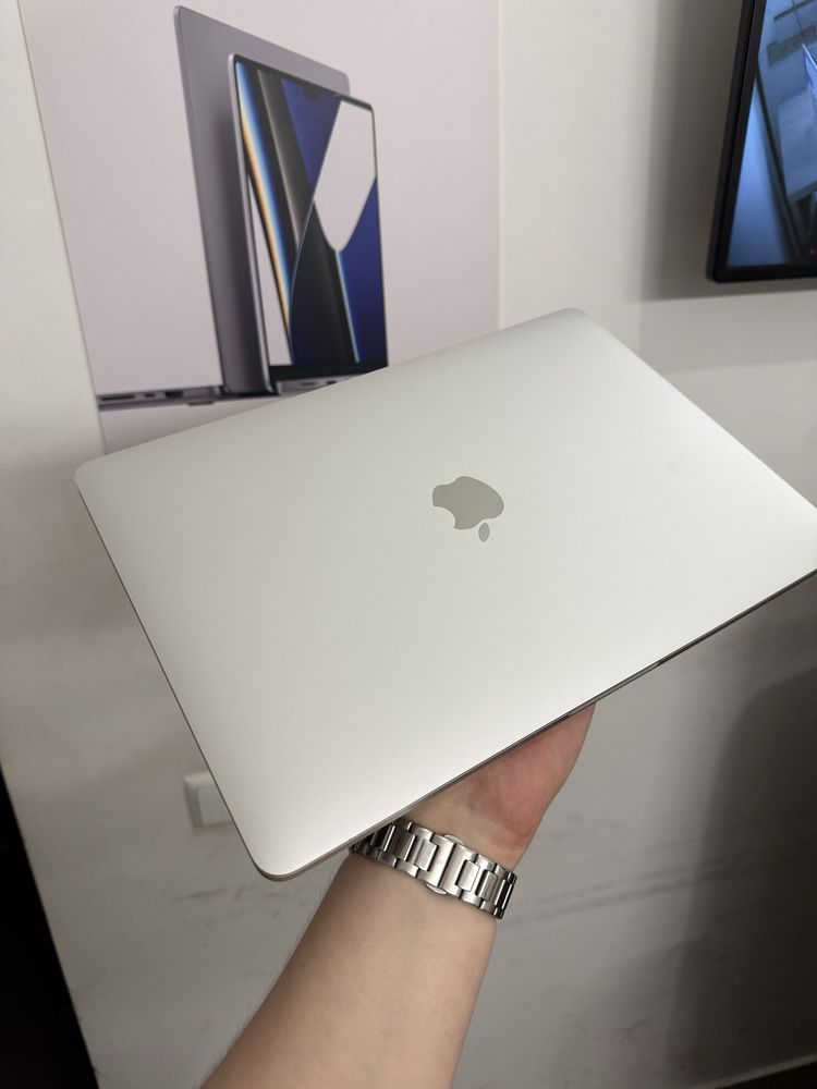 MacBook Pro M1 8/512GB Silver/Space є кількість