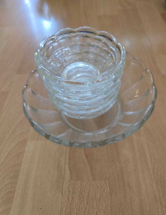 Szklana misa i salaterki