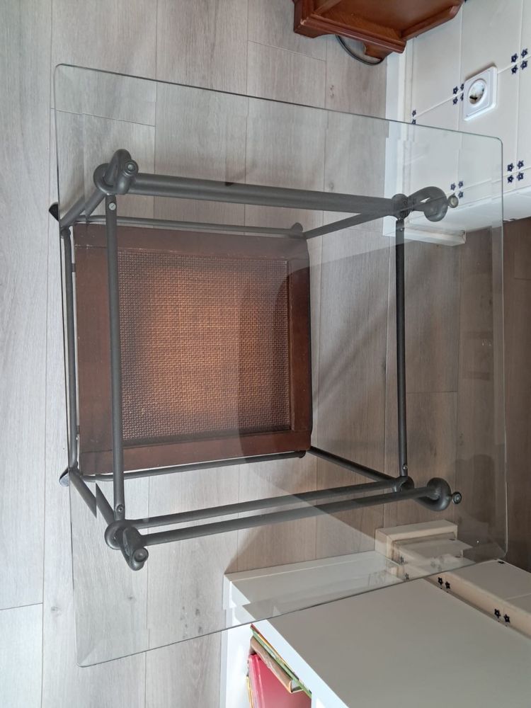 Mesa pequena vidro/ferro preto
