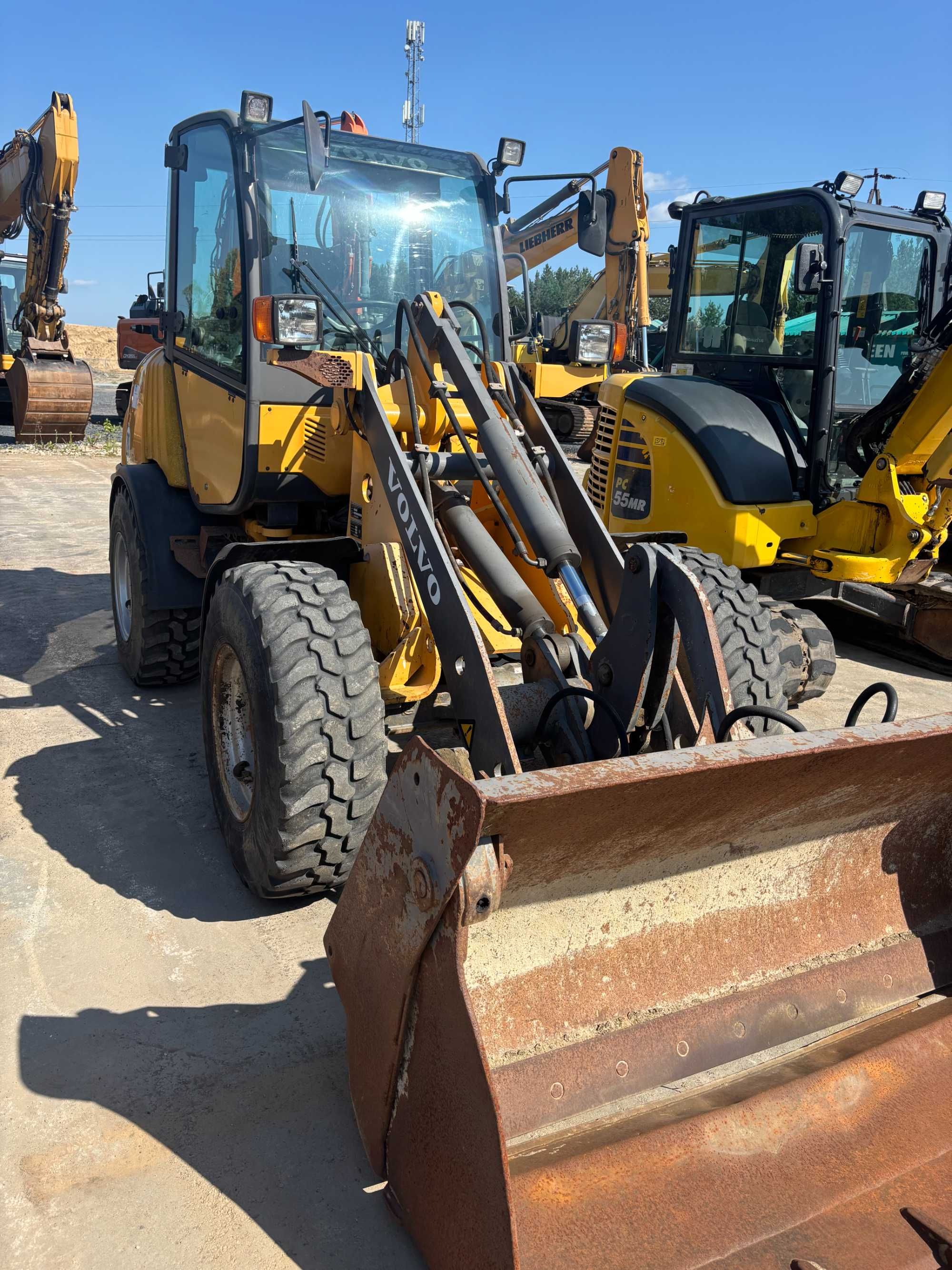 Ładowarka kołowa VOLVO L25B-P waga 5200kg z 2008r szczęka widły sprowa