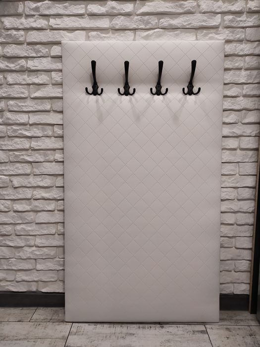 Wieszak ubraniowy tapicerowany panel