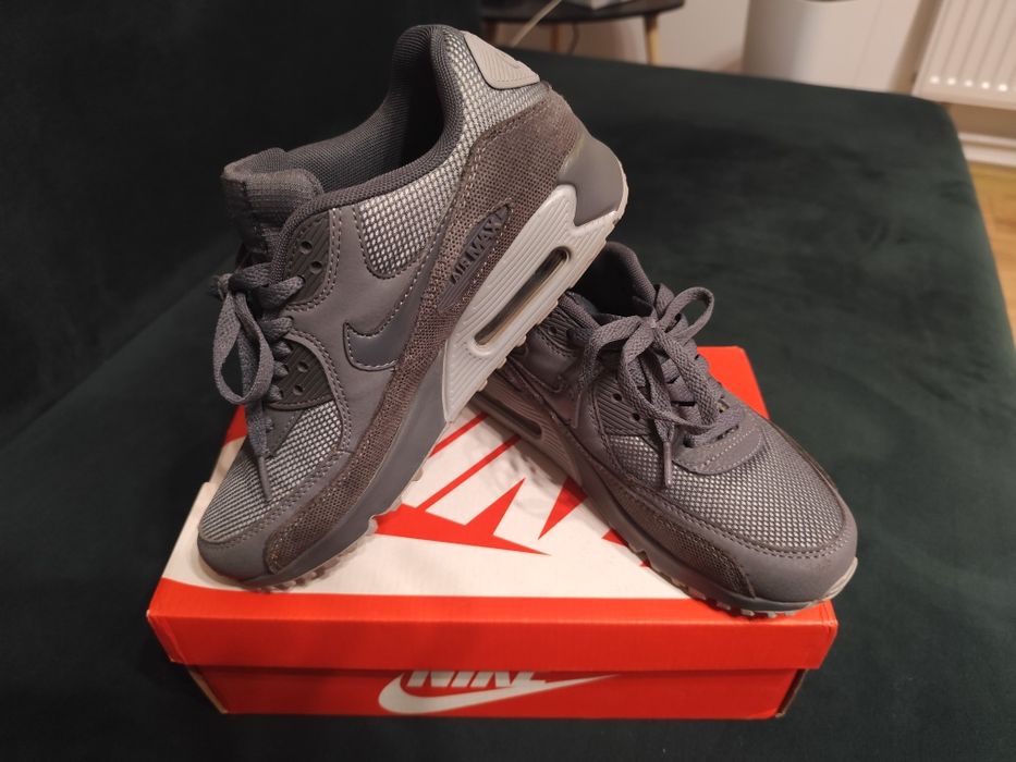 Nike Air Max 90.  40