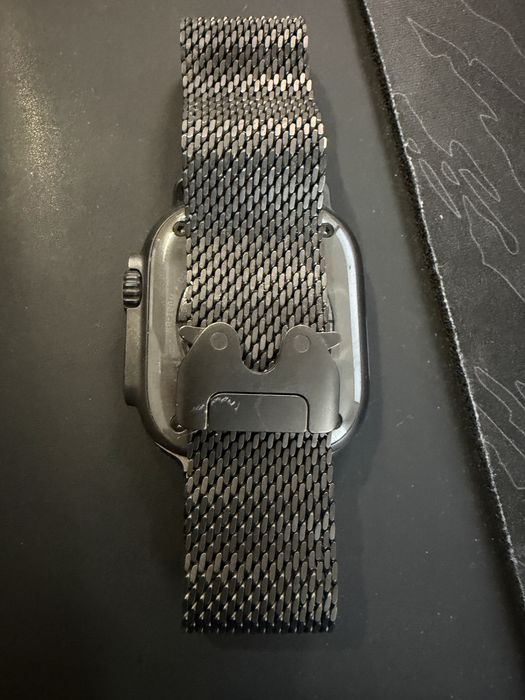 Apple Watch Ultra 3 Black Titanium Milanese Loop - M