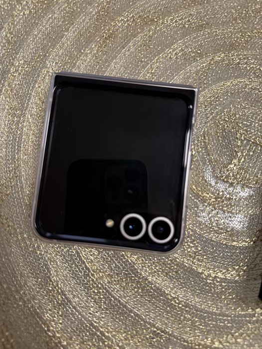 Na sprzedaż: Samsung Galaxy Z Flip6, kolor szary Jak Nowy