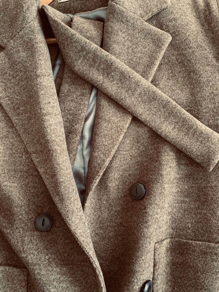 Продам абсолютно новое зимнее пальто из натуральной шерсти