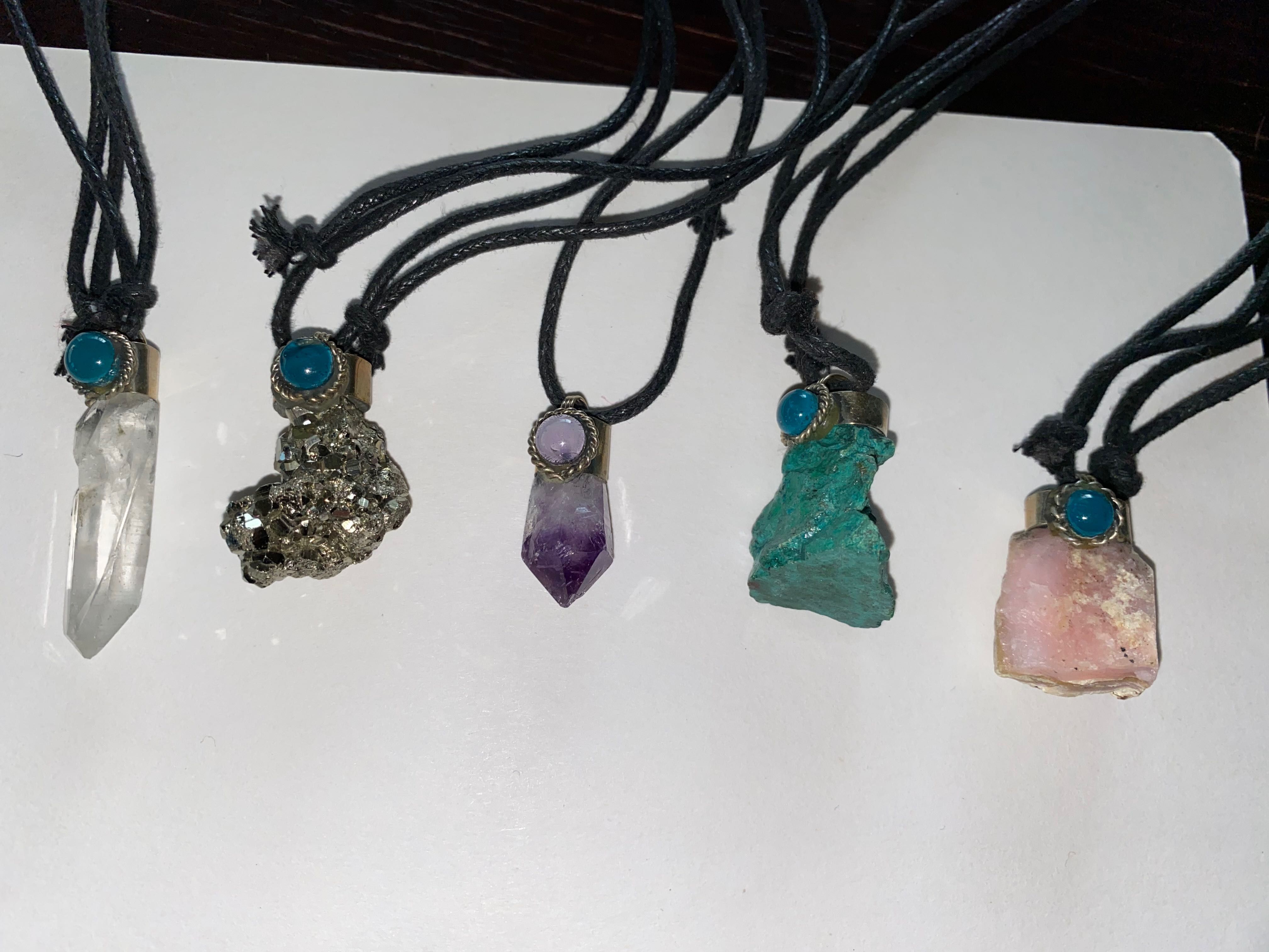 AMULETY Z PERU  zawieszki talizmany ochronne z kamieni naturalnych