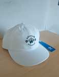 Chapéu Adidas branco com etiqueta