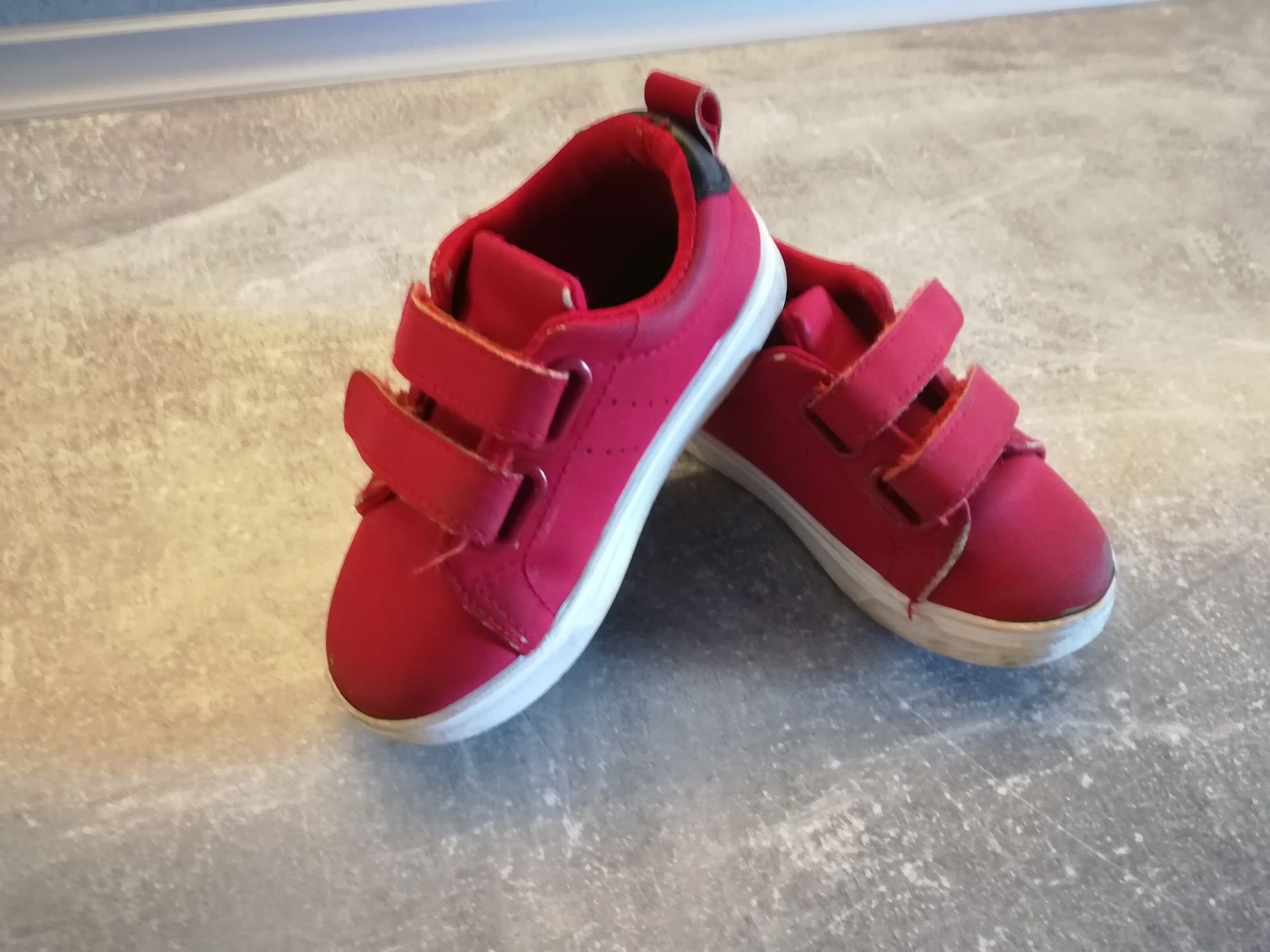Buty typu adidasy chłopięce czerwone Sinsay rozmiar 24