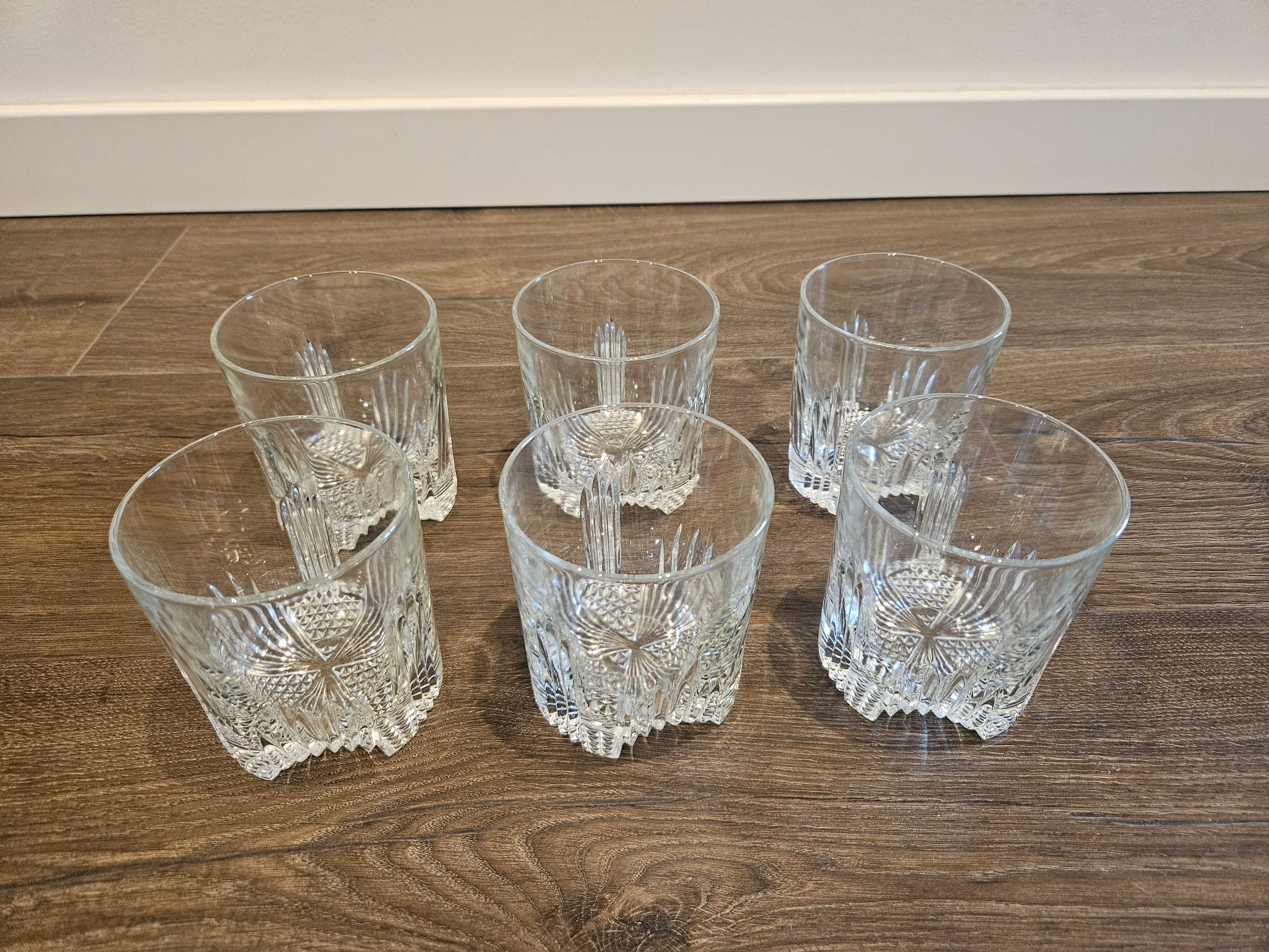 Conjunto de Copos, Garrafa e Jarra - C