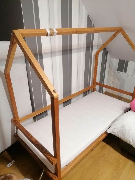 Łóżko drewniane domek