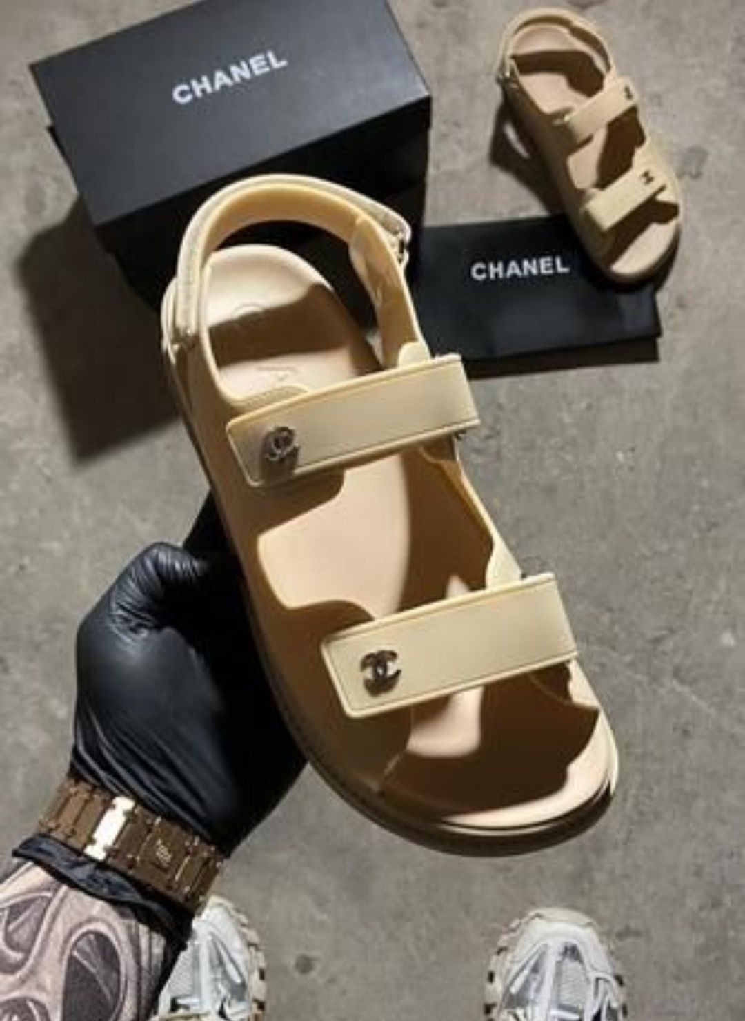 Жіночі босоніжки/сандалії  в стилі chanel flip flops beige