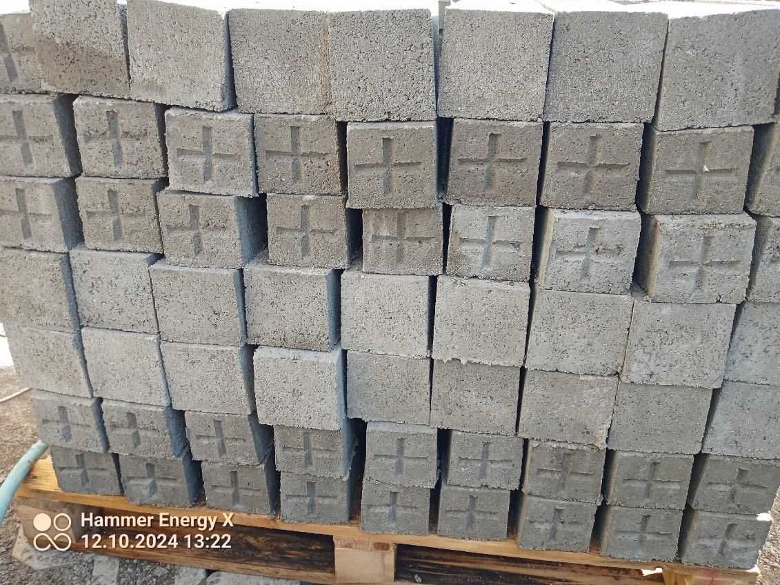 Słupki Graniczne/Słupki Geodezyjnej/Słupek betonowy/Geodezja