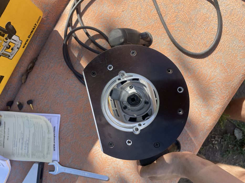Фрезер сетевой DeWALT DW625E 2000 Вт новый